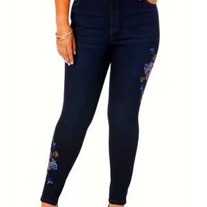 Woman's skinny jeans with embroidery accents. 22W